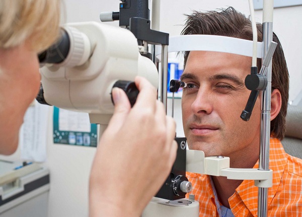 Siêu âm mắt sẽ trải qua 2 phần là A-scan và B-scan.