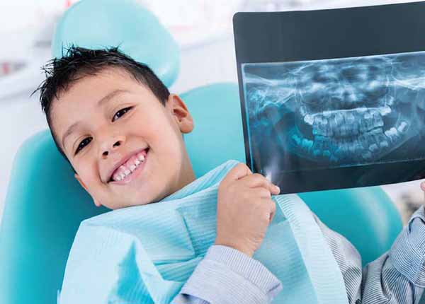 Những điều cha mẹ cần lưu ý cho trẻ trước khi chụp X-quang