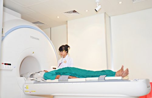 MRI là kỹ thuật tạo hình cắt lớp sử dụng từ bằng cách sử dụng từ trường và sóng radio